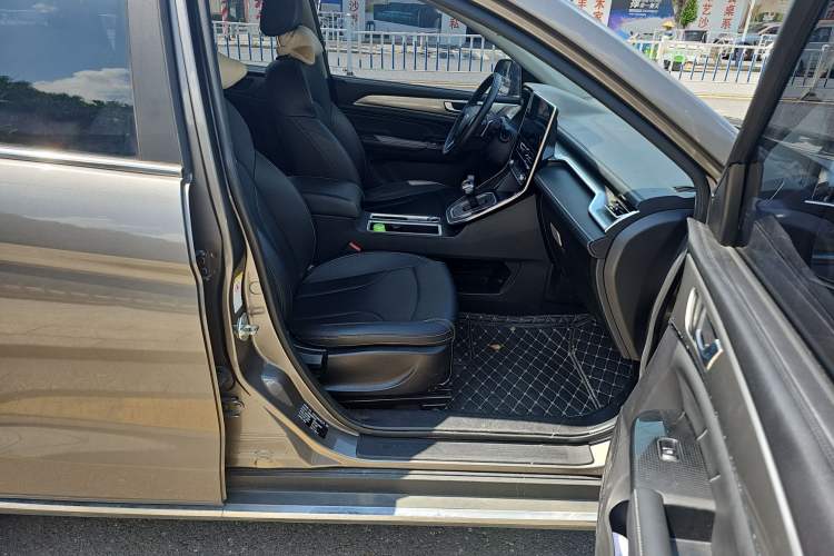 Used Haval M6 2021 PLUS 1.5T DCT Prestige Smart Connectivity Model
