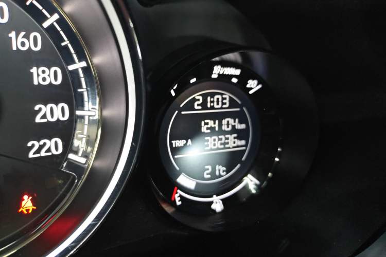 Used Honda XR-V 2015 1.8L EXi CVT Comfort Version Odometer Close Up