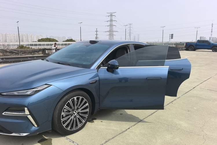 Used Geely Galaxy Galaxy 8 2025 130km EM-P Starship Edition