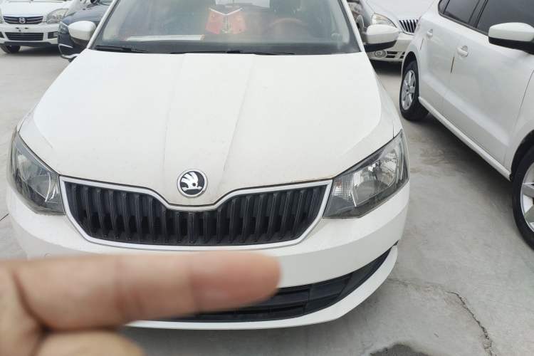 Used Skoda Fabia 2015 1.4L Automatic Front-Drive Model Exterior 2