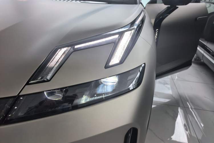 Used Lynk & Co 08 EM-P 2023 245km Ultra-Long Range Halo
