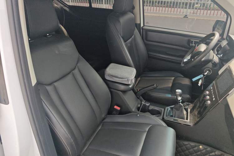 Used Wuling Zhengcheng 2021 1.5T Manual Luxury Version Right Front Seat