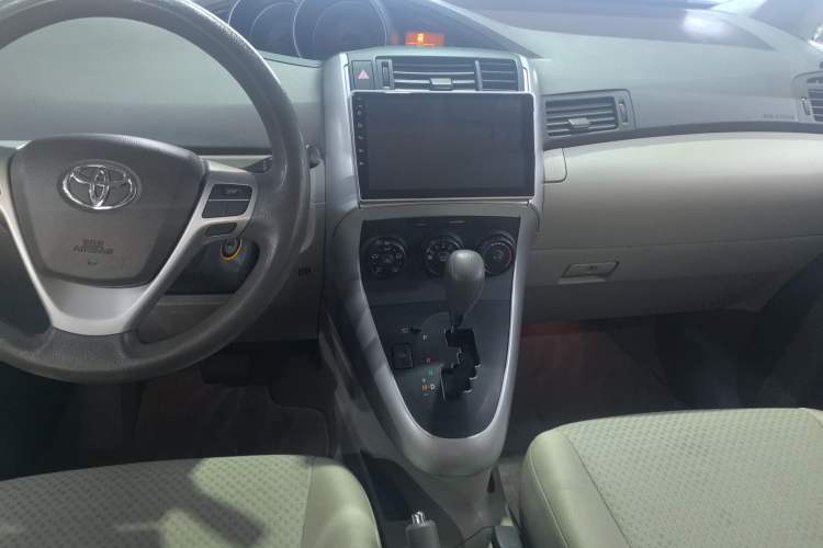 Used Toyota Verso 2014 Starlight 180E CVT Elite Edition Audio And AC Panel