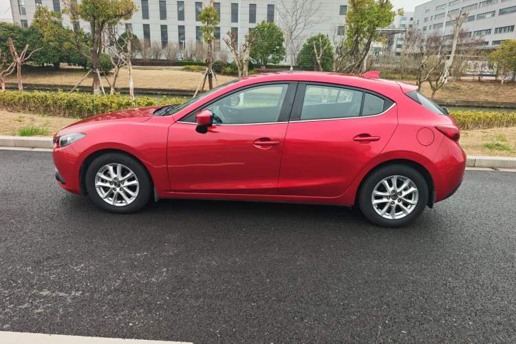 Used Mazda Mazda 3 Axela 2016 Hatchback 1.5L Automatic Luxury Model