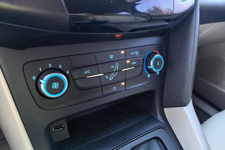 Used Ford Focus 2015 Sedan 1.6L Automatic Comfort Model