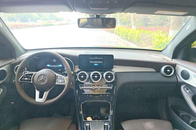 Used Mercedes-Benz GLC 2022 Facelifted GLC 260 L 4MATIC Dynamic Edition Interior 4