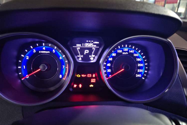 Used Hyundai Elantra (5th Generation / Langdong) 2016 1.6L Automatic Smart Version Odometer Close Up