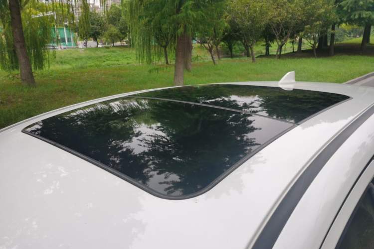 Used Honda Vezel 2016 1.8L CVT Front-Wheel Drive Pioneer Edition
