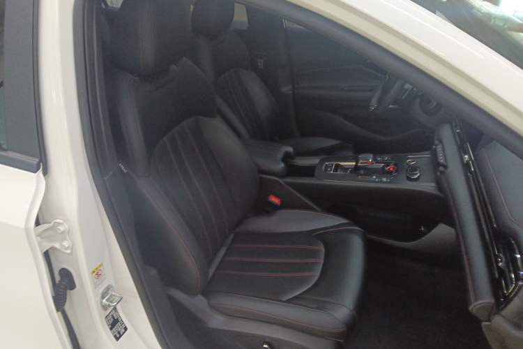 Used GAC Trumpchi EMPOW 2021 270T DCT J16 Version Right Front Seat