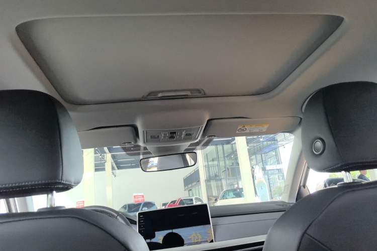 Used Volkswagen Lavida 2023 Revised Version 1.5L Automatic Starry Sky Edition – 5 Million Units Headliner