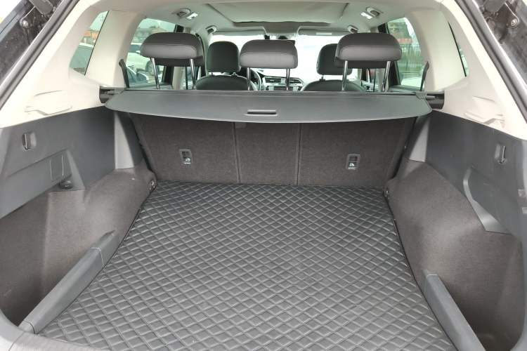 Used Volkswagen Tiguan L 2017 330TSI Automatic Two-Wheel Drive Luxury Edition
