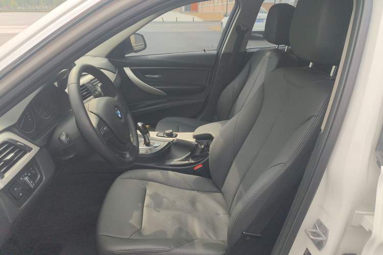 Used BMW 3 Series 2015 320Li Luxury Edition Fashion Model
