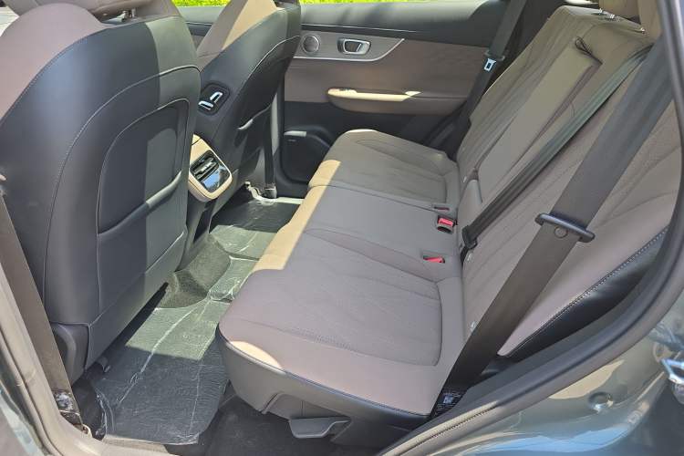 Used Chery Tiggo 8 PLUS 2025 290TGDI DCT Prestige 5-Seater
