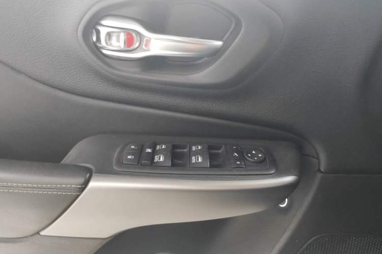 Used Jeep Cherokee 2019 2.0T Four-Wheel Drive Exploration Edition + Autonomous Driving Smart Package China V
