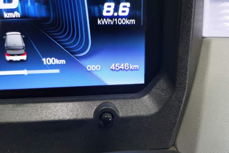 Used Chery New Energy QQ Ice Cream 2022 170km Sundae Phosphate Lithium-Ion