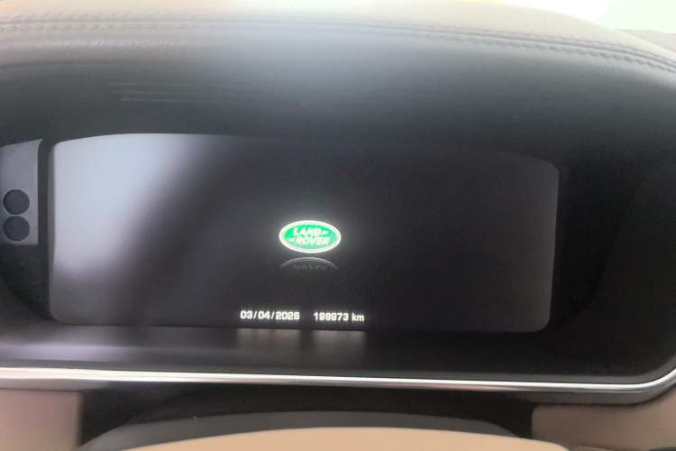 Used Land Rover Range 2015 3.0 SC V6 Vogue Odometer Close Up