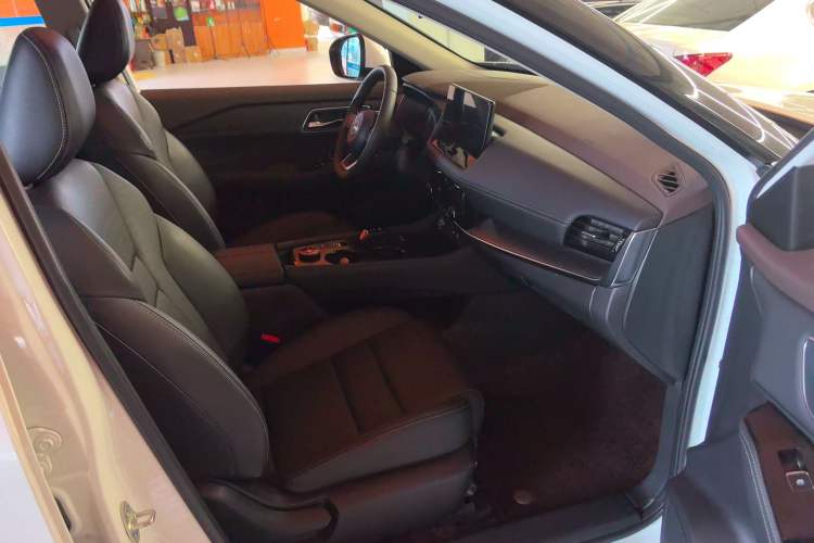 Used Nissan X-Trail 2023 e-POWER Ultra-Hybrid Dual-Motor All-Wheel-Drive Luxury Edition Right Front Seat