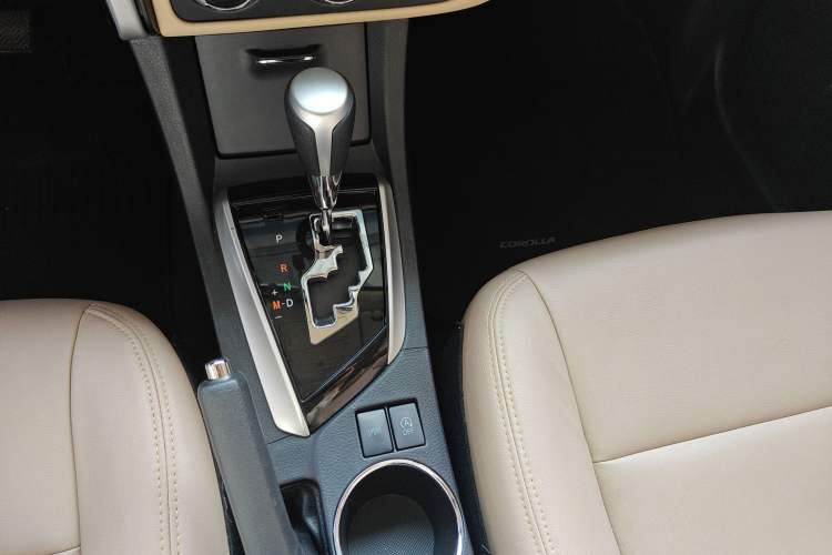 Used Toyota Corolla 2017 Revised Version 1.2T S-CVT GL-i Gear Lever