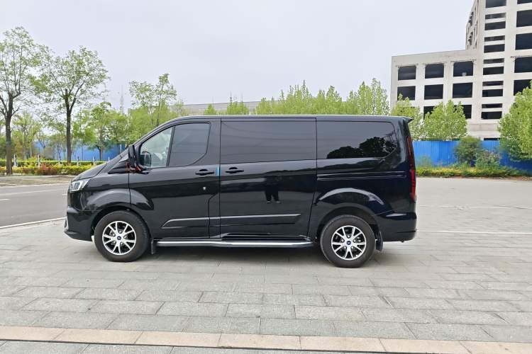 Used Ford Tourneo Custom 2023 2.0T Automatic Comfort Edition Exterior 7