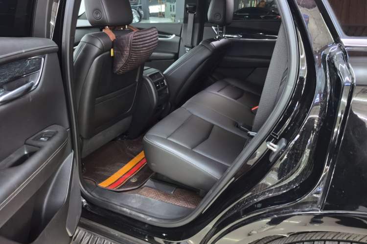 Used Cadillac XT5 2022 2.0T Two-Wheel Drive Luxury Version Interior 2