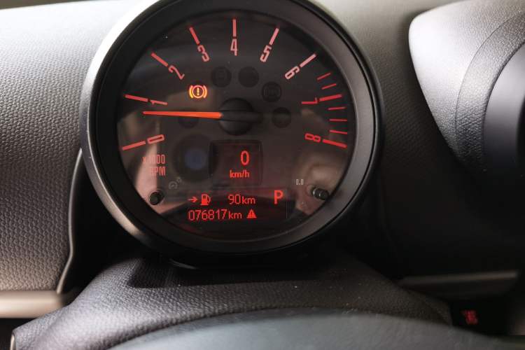 Used MINI Countryman 2014 1.6T COOPER ALL4 Fun Odometer Close Up