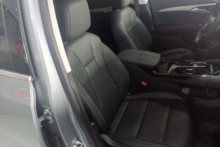 Used Buick Envision 2025 25T Entry-Grade Platinum Edition Right Front Seat