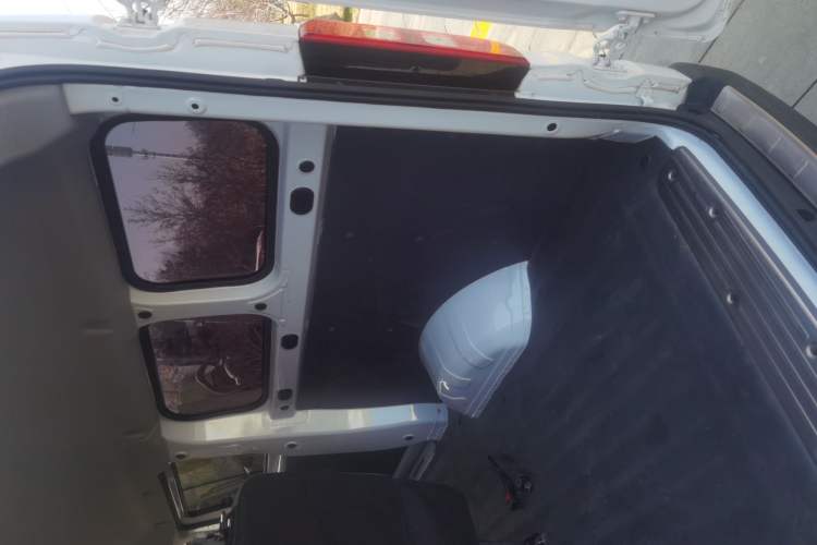 Used Wuling Yangguang 2024 300KM Comfort Version Passenger Van 75kW