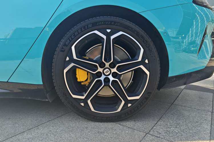 Used Xiaomi Auto SU7 2024 Four-Wheel Drive Ultra-Long Range Advanced Intelligent Driving Max Edition