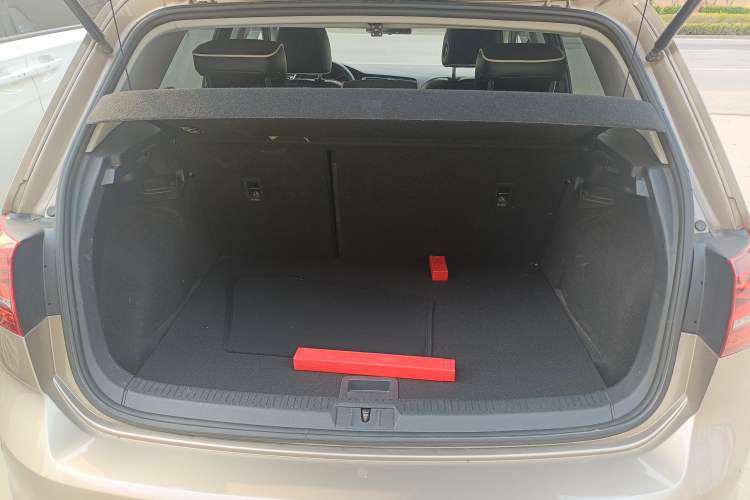 Used Volkswagen Golf 2017 1.6L Automatic Comfort Million-Vehicle Anniversary Edition