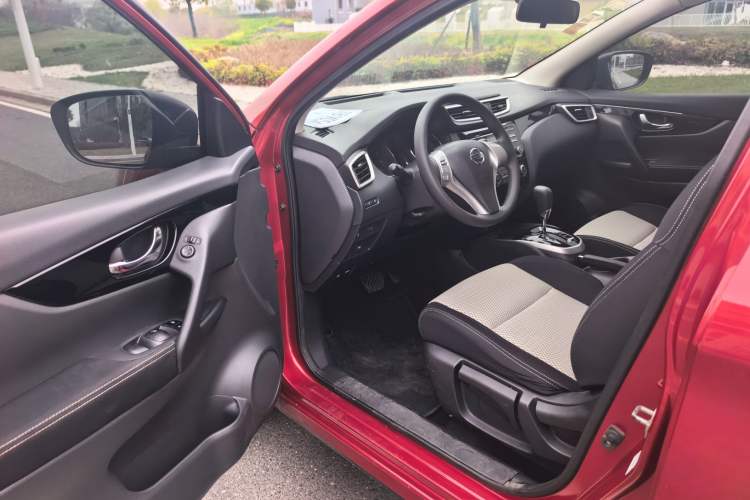 Used Nissan Qashqai 2016 2.0L CVT Elite Edition Driver Seat