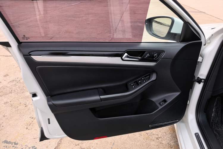 Used Volkswagen Sagitar 2018 1.6L Automatic Comfort Model Interior 3