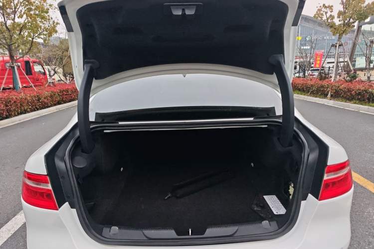 Used Jaguar XE 2017 2.0T 200 PS R-Sport
