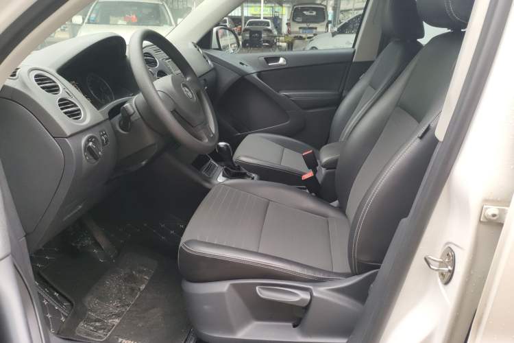 Used Volkswagen Tiguan 2016 280TSI Automatic Two-Wheel-Drive Silk Road Style Edition Interior 1