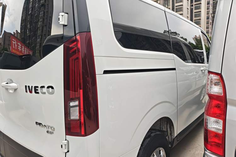 Used Iveco Fidato 2023 C30 Passenger Van 2.0T 93kW Manual Transmission Xingtu Edition Low Roof
