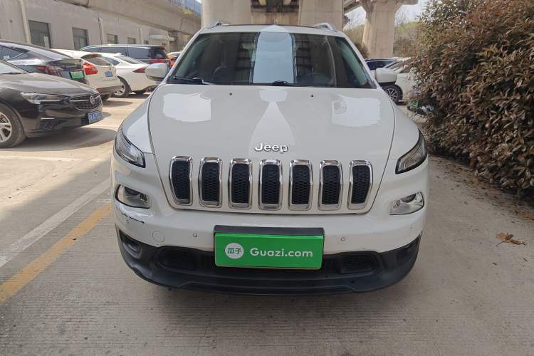 Used Jeep Cherokee 2016 2.4L Leading Edition
