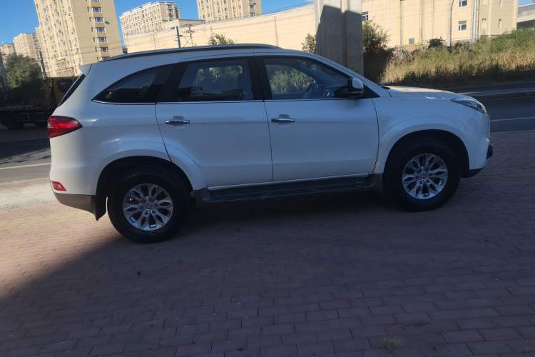 Used JMC Yusheng S350 2017 2.0T Automatic 2WD Diesel Luxury Version with Sunroof 5 Seats