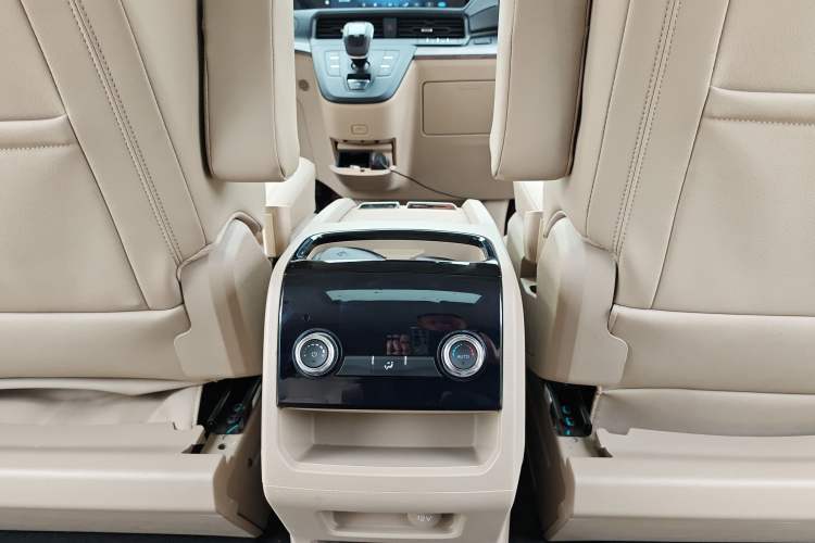 Used Ford Tourneo Custom 2023 2.0T Automatic Comfort Edition Interior 8