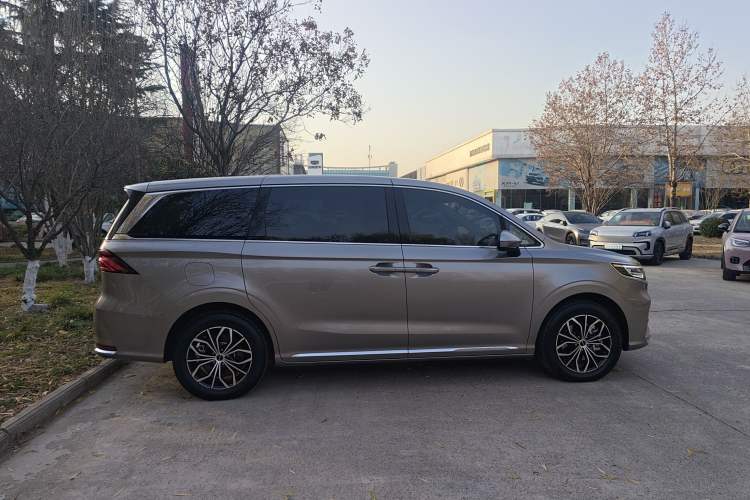 Used Roewe iMAX8 New Energy 2025 1.5T DMH Lu Zun Deluxe Edition
