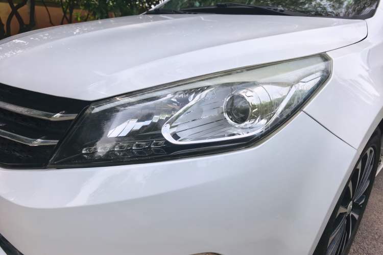 Used Zotye Z560 2017 1.5T CVT Luxury Model Exterior 6