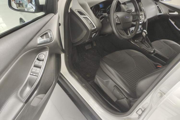 Used Ford Focus 2017 Hatchback 1.6L Automatic Fashion Edition Smart Drive Version