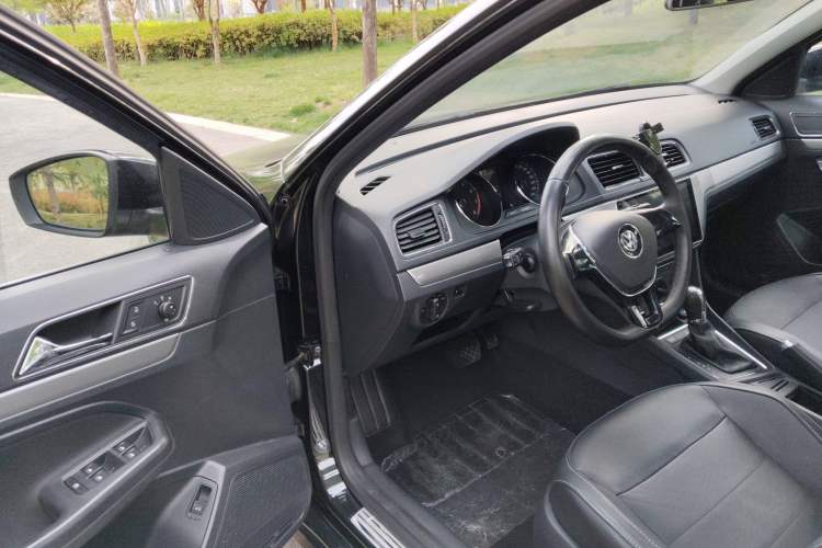 Used Volkswagen Lavida 2015 1.6L Automatic Comfort Edition Interior 1