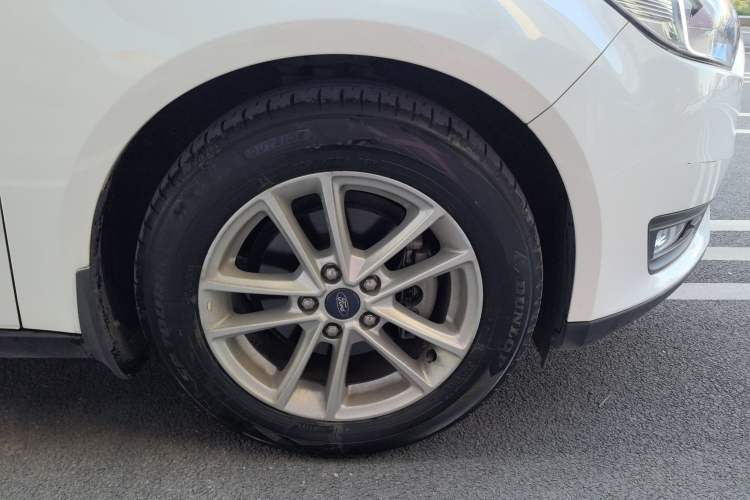 Used Ford Focus 2018 Hatchback Classic 1.6L Automatic Trendy SmartDrive Edition Exterior 2