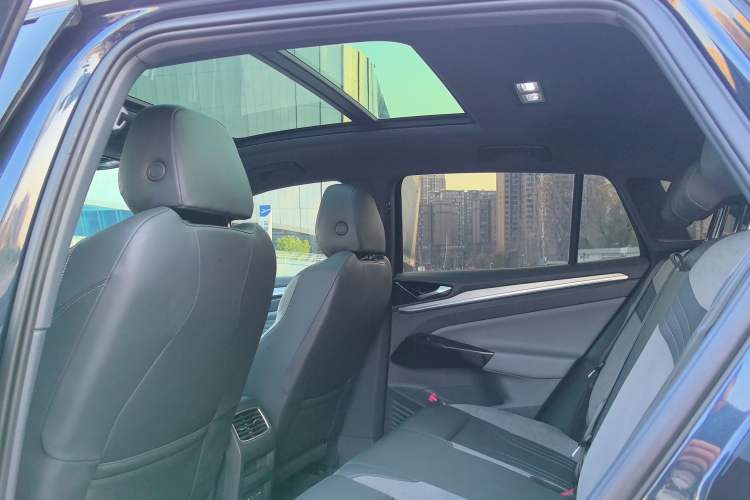 Used Volkswagen ID.4 CROZZ 2021 Long-Range PRO Two-Wheel Drive Version