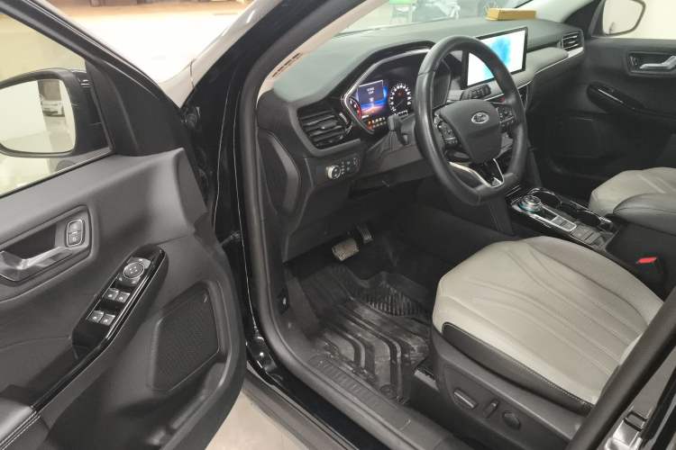 Used Ford Escape 2020 EcoBoost 245 Two-Wheel-Drive Titanium Edition