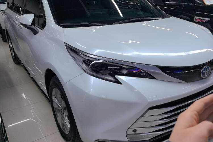 Used Toyota Sienna 2021 2.5L Hybrid Platinum Edition