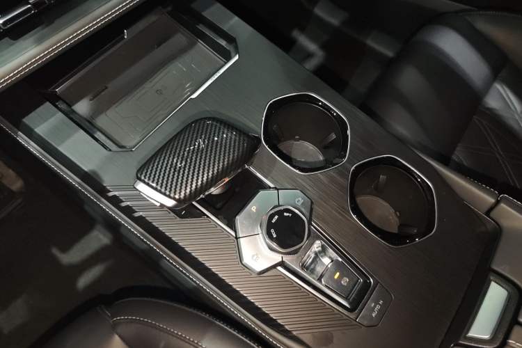 Used CHANGAN UNI-K 2024 2.0T Two-Wheel Drive Global Edition Interior 4