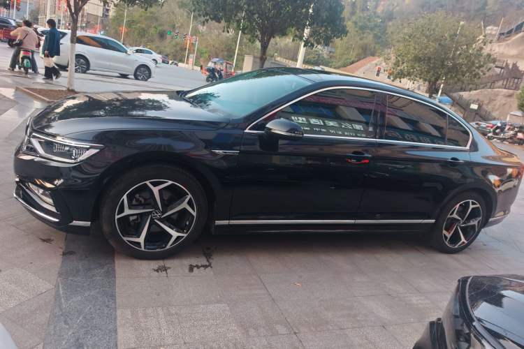 Used Volkswagen Magotan 2023 2 Million Units Commemorative Edition 330TSI DSG Luxury Version