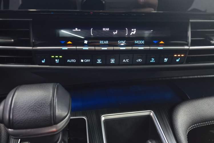 Used Toyota SIENNA 2021 2.5L Hybrid Ultimate Edition Interior 7