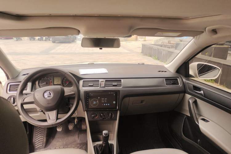 Used Skoda Rapid 2015 1.6L Manual Smart Selection Model