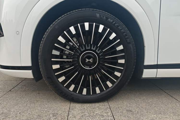 Used XPeng X9 2025 650 Long-Range Max
